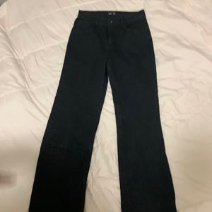 High/Mid waisted, Black, Baggy and trendy jeans!